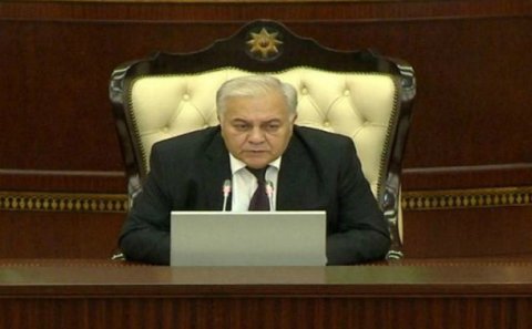 Oqtay Əsədov deputatlara irad tutdu