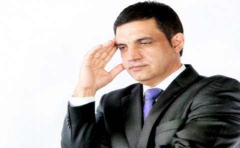 Tanınmış yazıçının şeir kitabı çıxdı - FOTO