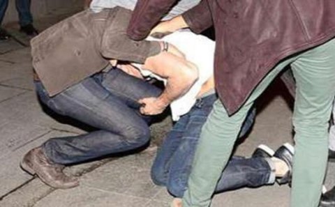 Bakıda kütləvi dava - Bıçaqlanan var