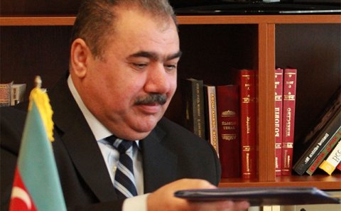 Millət vəkili Arif Alışanovu 