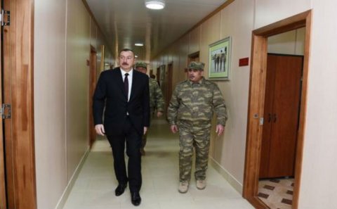 Prezident hərbi hissədə - Fotolar