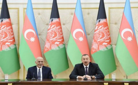Bakıda iki prezidentdən birgə bəyanat FOTOLAR