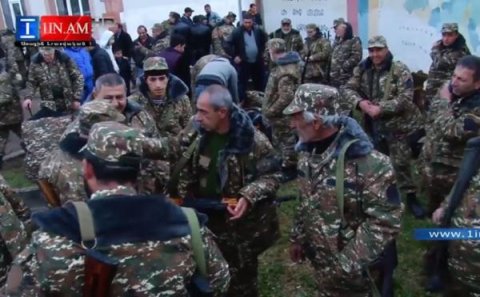 Ermənistanda müharibə qoxusu: pulları və uşaqları ölkədən çıxarırlar