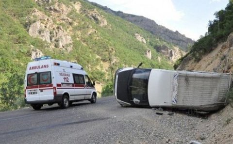 Göyçayda sərnişinlə dolu avtobus aşdı