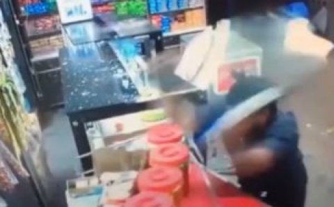 Azərbaycanda marketə quldur basqını
