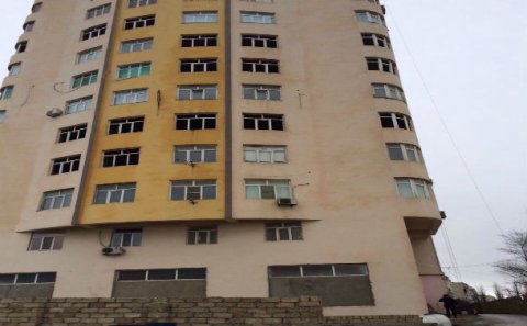 Bakıda 16 mərtəbəli yeni binada çatlar yarandı – FOTOLAR