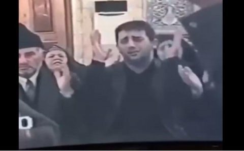 Rövşən Lənkəranskinin daha bir VİDEOSU yayıldı - Məsciddə mərsiyə deyir