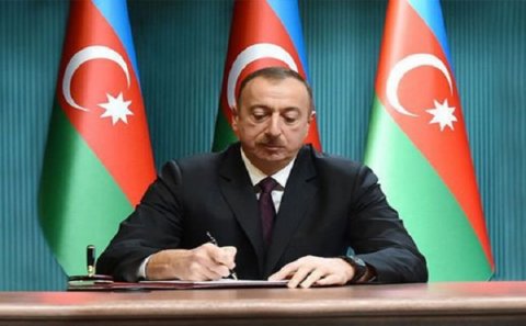 Orta məktəb işçilərinin maaşı artırıldı