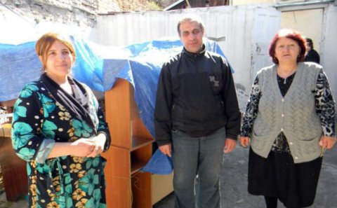 Tbilisidə 5 azərbaycanlı ailənin evi əlindən alınır – Fotolar