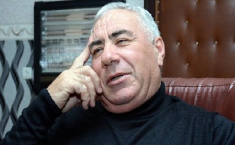 “Anam iki oğlundan birinə səs verməliydi, qardaşım İlham Əliyevə səs verdi” – Hafiz Hacıyev