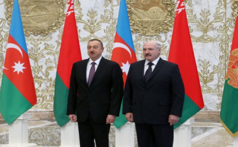 Lukaşenko İlham Əliyevi təbrik etdi