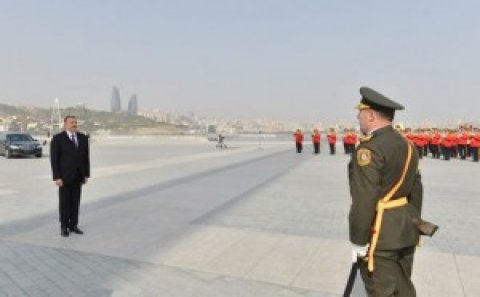 İlham Əliyev və ailə üzvləri Dövlət Bayrağı Meydanında olublar