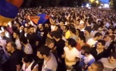 Ermənistan müxalifəti İrəvanın mərkəzində mitinq keçirir