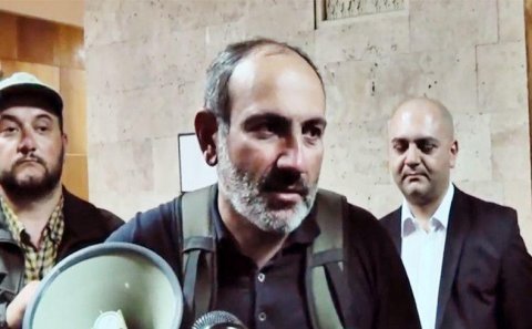 - Ermənistanda polislə aksiyaçılar arasında TOQQUŞMALAR-Polis Paşinyanı saxladı 