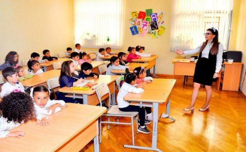 İşdən çıxarılan müəllimlə bağlı rəsmi açıqlama