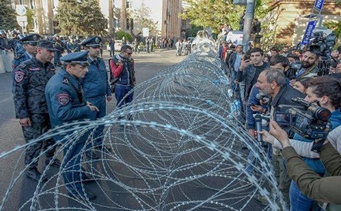 Bakı dünyanın gözü önündə İrəvana möhlət verdi