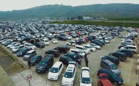 Bakıda anbarda qalan avtomobillər ucuz qiymətə satışa çıxarıldı – QİYMƏTLƏR