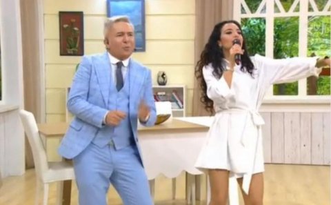 Azərbaycanlı müğənni efirdə biabır oldu - Video