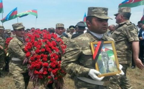 Şəhid olan əsgər “Şücaətə görə” medalı ilə təltif olundu