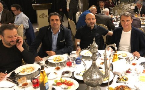 Azərbaycanlı iş adamı iftar süfrəsi açdı - Məşhurlar axın etdi - FOTOLAR
