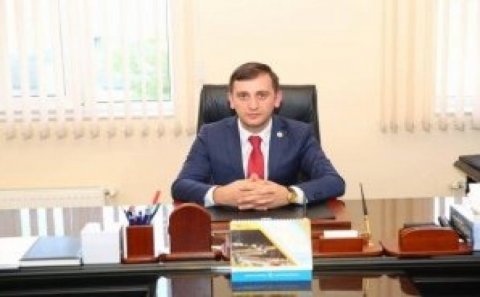 Azərbaycanda bələdiyyə sədrini otağında döydülər