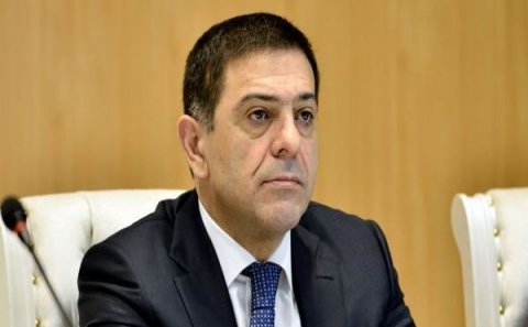 İşdən çıxarılan icra başçısı Almaniyaya köçdü: ailəsini də aparıb