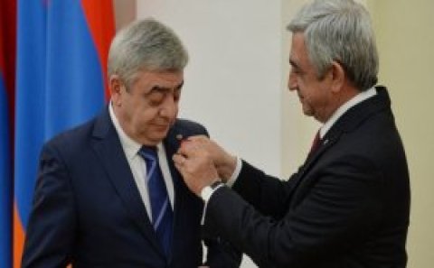 Serj Sarkisyanın qardaşı iri məbləğdə yeyintidə ittiham olundu
