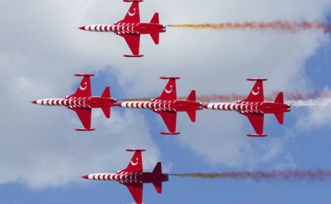 “Türk Ulduzları” Bakı səmasında uçuşlar edib