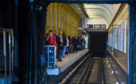 Bakı metrosunda qorxulu anlar – Sərnişinlər tuneldən belə çıxarıldı (Videolar)