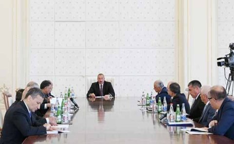 İlham Əliyev: “Xəstəxanalarda generatorlar işləməyib, nazirin söylədikləri düz deyil”