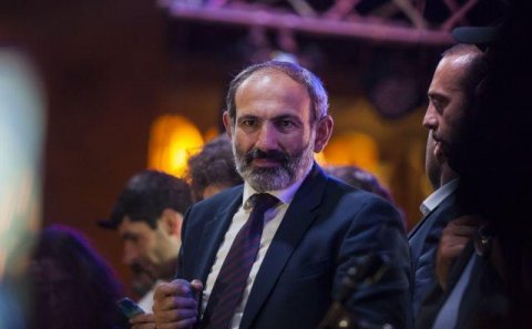 Çavuşoğlu Brüsseldə Paşinyanı necə təbrik etdi?