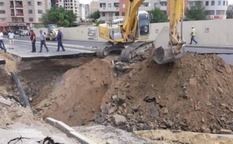 Bakıda çökmüş yolda zirzəmi aşkarlandı - Açıqlama