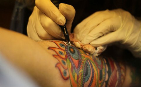 Tatu və pirsinqdən istifadə bu xəstəliyə səbəb olur
