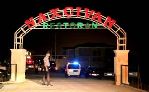 BAKIDA RESTORANDA GÜLLƏLƏNMƏ – Ölən və yaralanan var (VİDEO)
