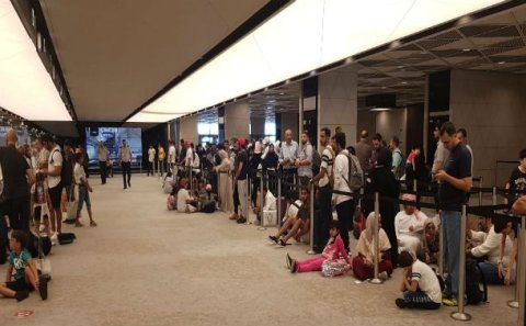 Bakı aeroportunda PROBLEM - Yüzlərlə insan...