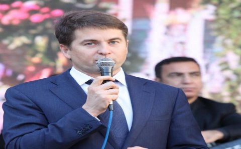 Rusiyalı nazir: Mən yalnız Azərbaycan çayı içirəm