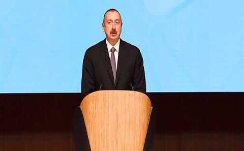 İlham Əliyev Bakıda keçirilən beynəlxalq forumda çıxış edib