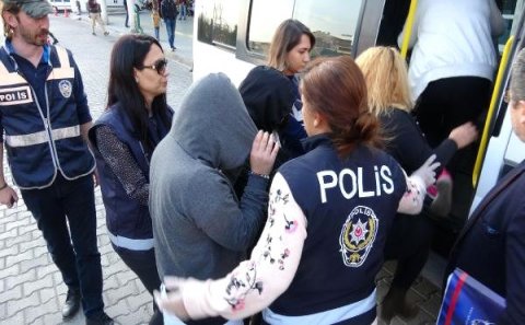 Azərbaycanlı bacılar Türkiyədən deportasiya olundu – Fahişəlik üstündə