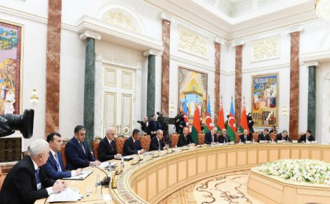 Azərbaycan və Belarus prezidentlərinin geniş tərkibdə görüşü olub