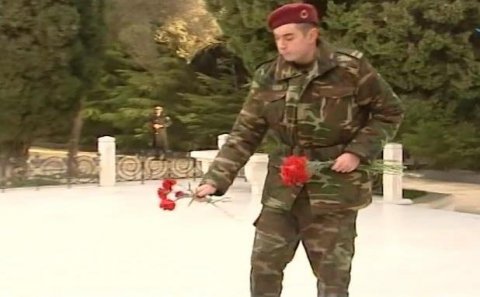 Əsgər Heydər Əliyev babasının məzarını ziyarət etdi - Video