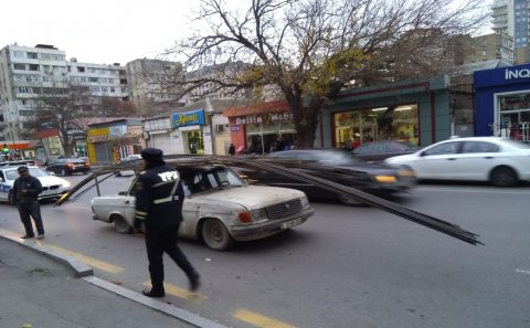 Bakıda qayda pozan sürücü özünü və polis əməkdaşını YANDIRDI