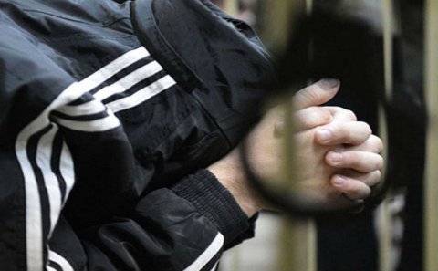 Yaşlı qadının evini ələ keçirən polis zabitinə 102 minlik iddia – Məhkəmə