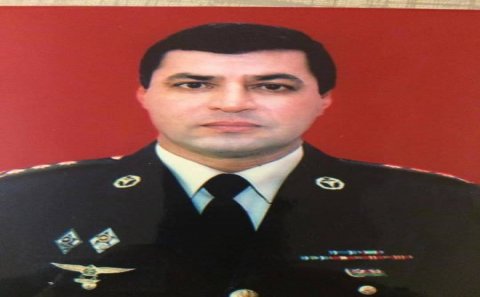 Öz ölümünü soyuq səngərdə SALAMLAMAQ-İcazə verin AYAĞA QALXIM, polkovnik!
