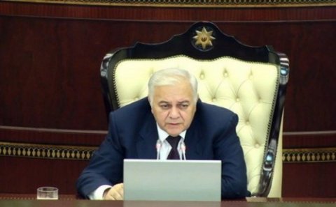 Spiker: “Sosial şəbəkələri oxuyanda insan xəcalət çəkir” 