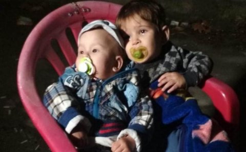 Azərbaycanda 2 uşağını küçəyə atan qadın danışdı: 