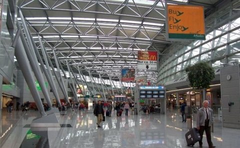 Almaniyadan Azərbaycana deportasiya edildiyini görən azərbaycanlı damarlarını doğradı — FOTO