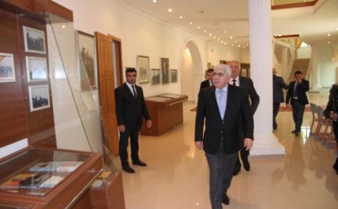 Deputatın şirkəti təhlükəli ərazidə bina tikdi - Qatar hər an sakinləri vura bilər / FOTOLAR