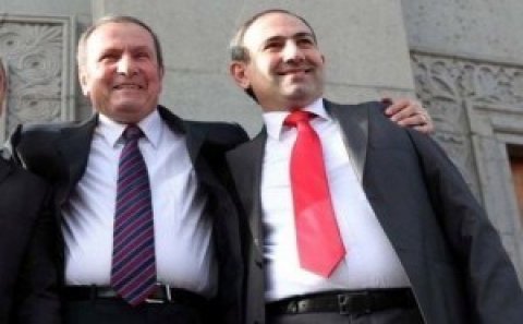 TER-PETROSYAN HAKİMİYYƏTƏ GƏLİR – Köçəryanın azad olunması çətinləşir