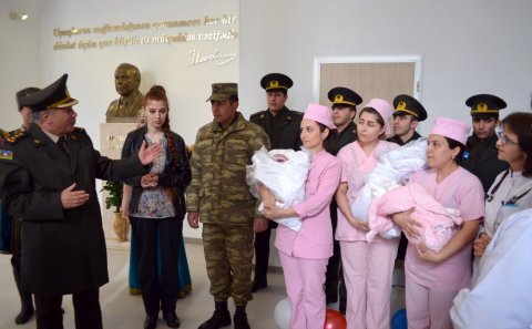 Azərbaycanlı hərbçinin ailəsində xoş gün - 12 ildən sonra üçəm doğuldu