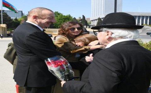 İlham Əliyev və xanımı veteranlarla görüşdü - Foto
